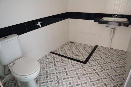 Ένα μπάνιο στο Wisma Leuser Sibayak
