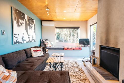 a living room with a couch and a fireplace at The Fat Pigeon - Omiha Holiday Home in Omiha
