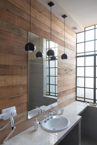 a bathroom with a sink and a mirror at La Casona Apart Boutique in Marcos Juárez