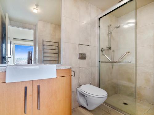 Ένα μπάνιο στο Relax on Roberts - Taupo Holiday Home