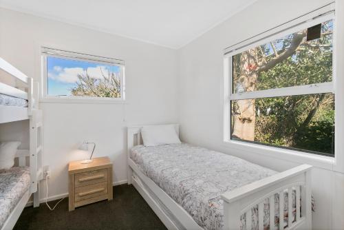Ένα ή περισσότερα κρεβάτια σε δωμάτιο στο The Waihi Beach House - Waihi Beach Holiday Home