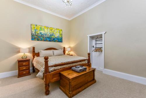 a bedroom with a bed and a painting on the wall at The Jazz B&B in Naracoorte
