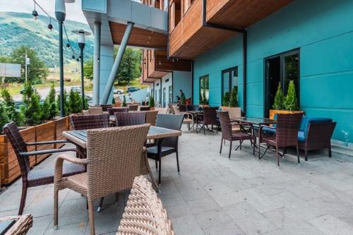 Гостиная зона в The Valley Bakuriani Belle Epoque Apartment