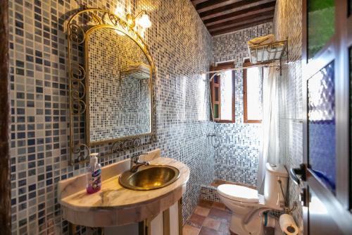 Koupelna v ubytování Riad Mounana fez luxurious palace & spa