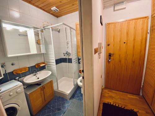 a bathroom with a toilet sink and a shower at Apartma Snežinka in Kranjska Gora