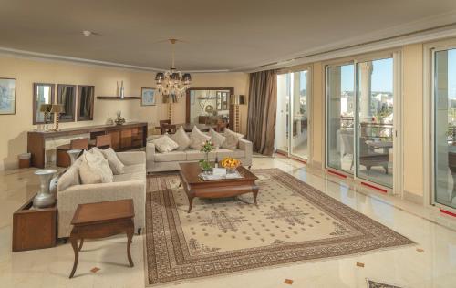 a living room with a couch and a table at Hasdrubal Prestige Thalassa & Spa Djerba in Triffa