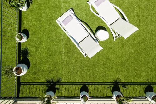 an overhead view of a lawn with two white tables at Stefanakos House in Spílion