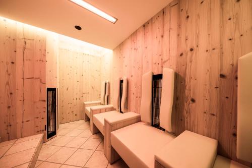 a row of benches in a waiting room at Hotel Alpenhof in Ultimo