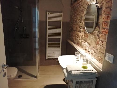 Kúpeľňa v ubytovaní AGRITURISMO CORTE FONTANA APP. BARBARA