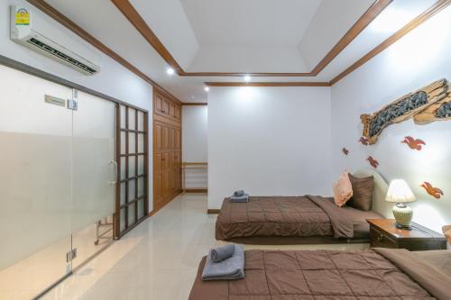 Gulta vai gultas numurā naktsmītnē Chaiyo Resort
