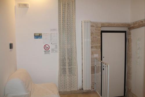 a room with a door and a curtain next to a room at B&B piazza Garibaldi in Santeramo in Colle