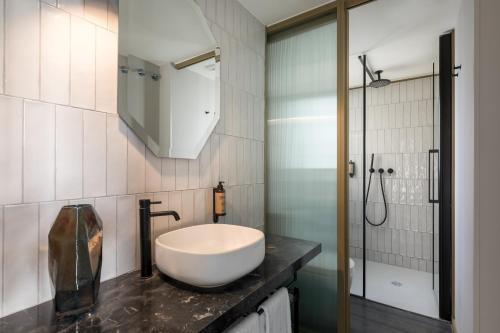 a bathroom with a sink and a shower at Be Mate Paseo de Gracia in Barcelona