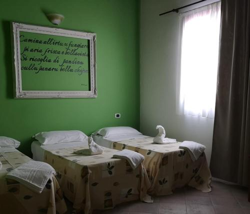 Letto o letti in una camera di Azienda Agrituristica La Fonte