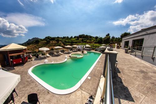a swimming pool on top of a building at Sa Dom'e Malloru in Burcèi