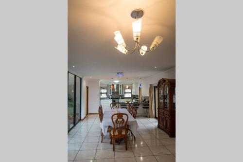 Area soggiorno di 288 Majestic View - Vaal De Gràce Golf Estate - Loadshedding Friendly