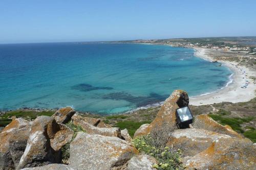 a black object sitting on top of a rock near the beach at "Sutt'e su sole" - Vacanza nel cuore della Sardegna in Siamanna