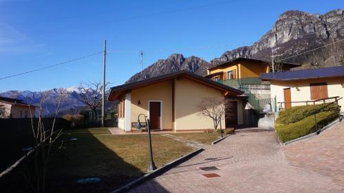 a house with a mountain in the background at Appartamenti Isola Verde in Villa