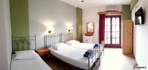 A bed or beds in a room at EVANS Skiathos