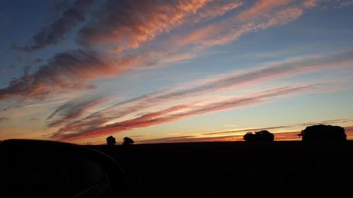 a sunset with clouds in the sky at CAMPAGNE ET MER in Saâne-Saint-Just
