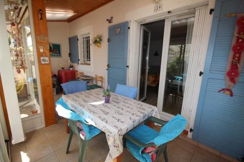 Photo de la galerie de l'établissement Belle villa 4 couchages a 400 m de la plage 2 chambres terrasse d angle parking dans résidence sécurisée avec piscine commune LROND39, à Portiragnes