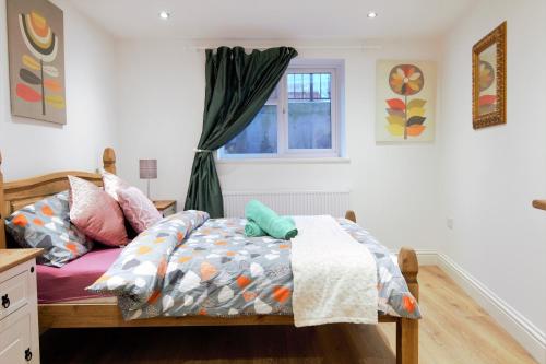 Gallery image of STYLISH 2 BEDROOM APARTMENT IN THE HEART OF GREENWICH in London