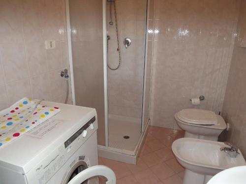 マルティンシクーロにあるGirasoleのバスルーム(シャワー、洗濯機付)