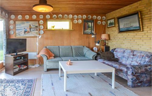 Χώρος καθιστικού στο 2 Bedroom Beautiful Home In Fur
