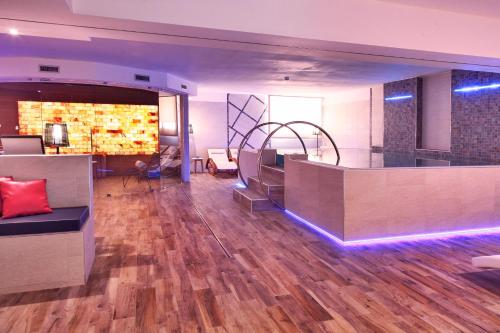 Lobby o reception area sa Centro Turistico Akiris