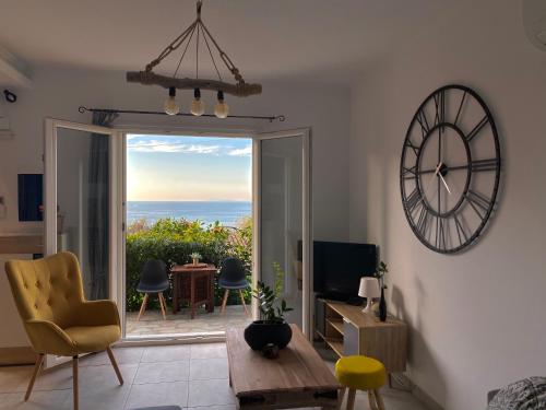 Televisyen dan/atau pusat hiburan di Coralli Pentati 2 "Dimitris Apartments"