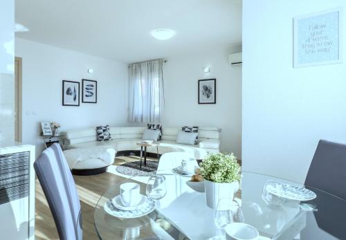 Posedenie v ubytovaní Iris beach apartments