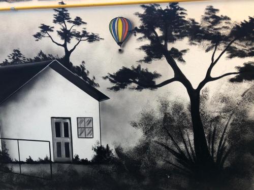 a hot air balloon is flying over a house at Meu Hotel Boituva in Boituva