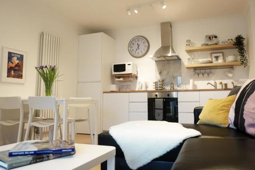 Una cocina o cocineta en Whitelough Rest