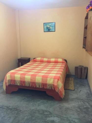 En eller flere senge i et værelse på A Welcome Break Hostal