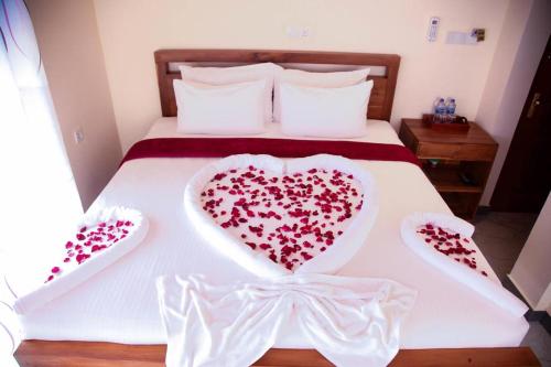 Cama o camas de una habitación en Sobaya Hotel