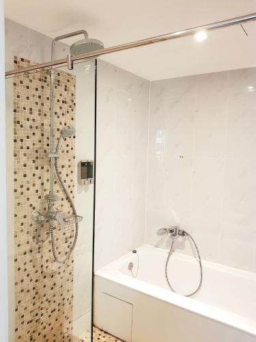 Un baño de Peaceful Pool-access room - Q seaside Hua Hin