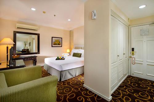 a hotel room with a bed and a mirror at Blue Sky Pandurata Hotel Cikini in Jakarta