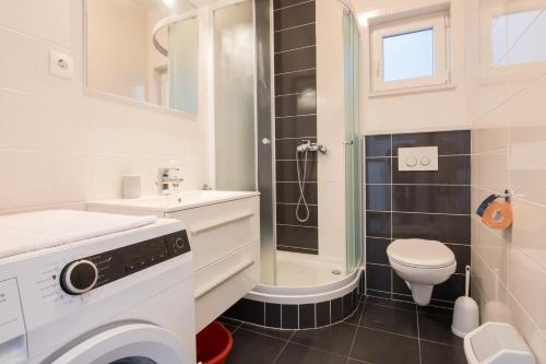 a bathroom with a toilet sink and a shower at Apartments Mate in Tučepi
