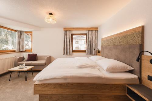 Una cama o camas en una habitación de Apart Pension Moos - inklusive SuperSommerCard
