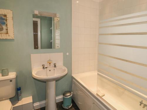 Koupelna v ubytování Kingfisher House