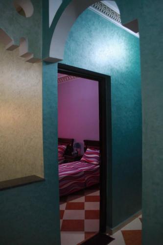 a room with a door into a room with a bed at Résidence dikre in Ouarzazate