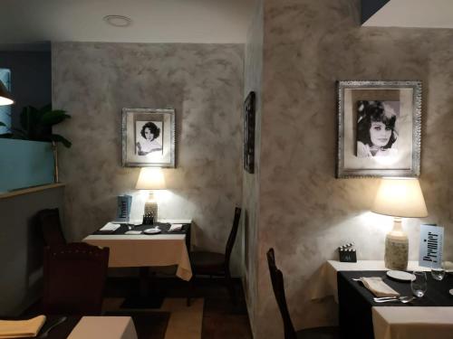 a dining room with a table and two tables and chairs at Segovia Sierra de Guadarrama in Los Ángeles de San Rafael