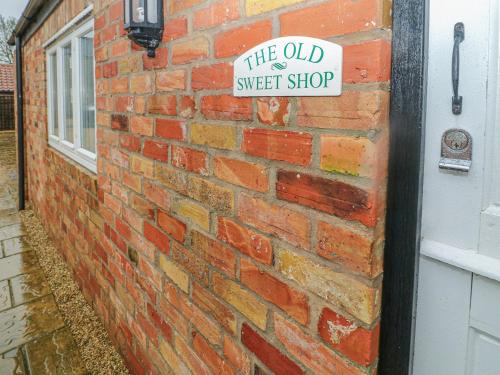 Sijil, anugerah, tanda atau dokumen lain yang dipamerkan di Old Sweet Shop