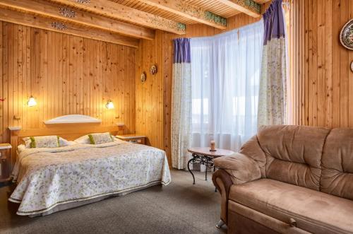 Postel nebo postele na pokoji v ubytování LAVANDA country club