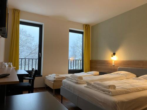 מיטה או מיטות בחדר ב-Ludwig Hotel