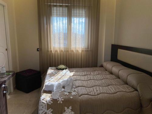 a bedroom with a bed and a window at Grand Hotel Royal in Pompei