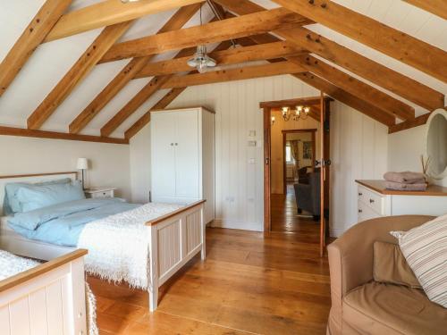 a bedroom with a bed and a couch in a room at The Milk House in Wirksworth