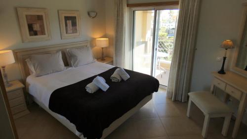 Ένα ή περισσότερα κρεβάτια σε δωμάτιο στο LakeView Boavista