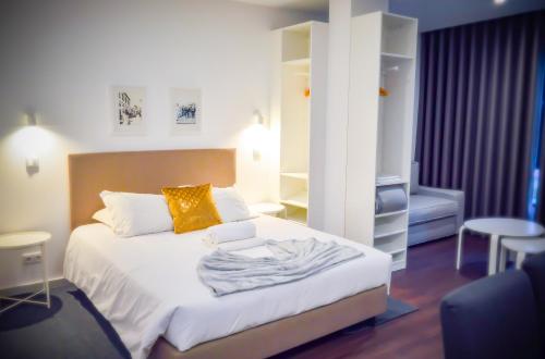 Llit o llits en una habitació de CBA Suites Madeira