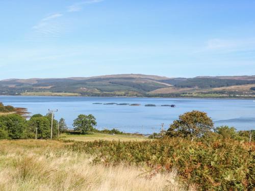 a view of a large body of water at Poppies Cottage in Craignure