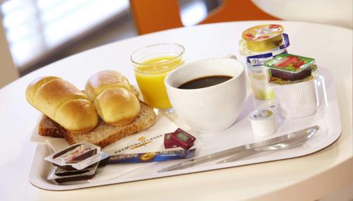 Options de petit-déjeuner proposées aux clients de l'établissement FAST HOTEL Les Ulis - Courtabœuf